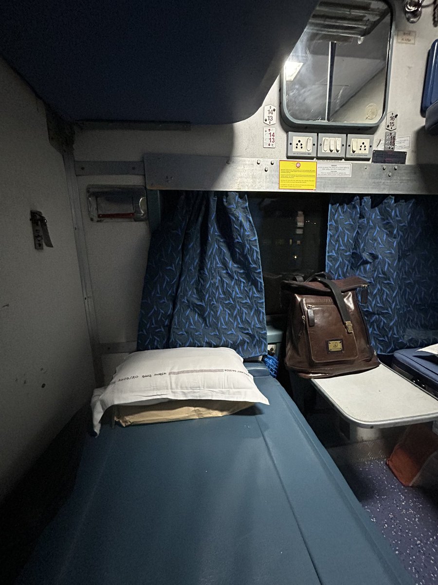 PantryCar's tweet image. First Monsoon Trip of 2025 begins! 

First stop, home 😊

Sad that Kaveri Express source station changed to Ashokapuram. 

Lower Berth in my fav coach HA1 😊🥹♥️

#Monsoon2025 #SWMonsoon #Kaveri #IndianRailways