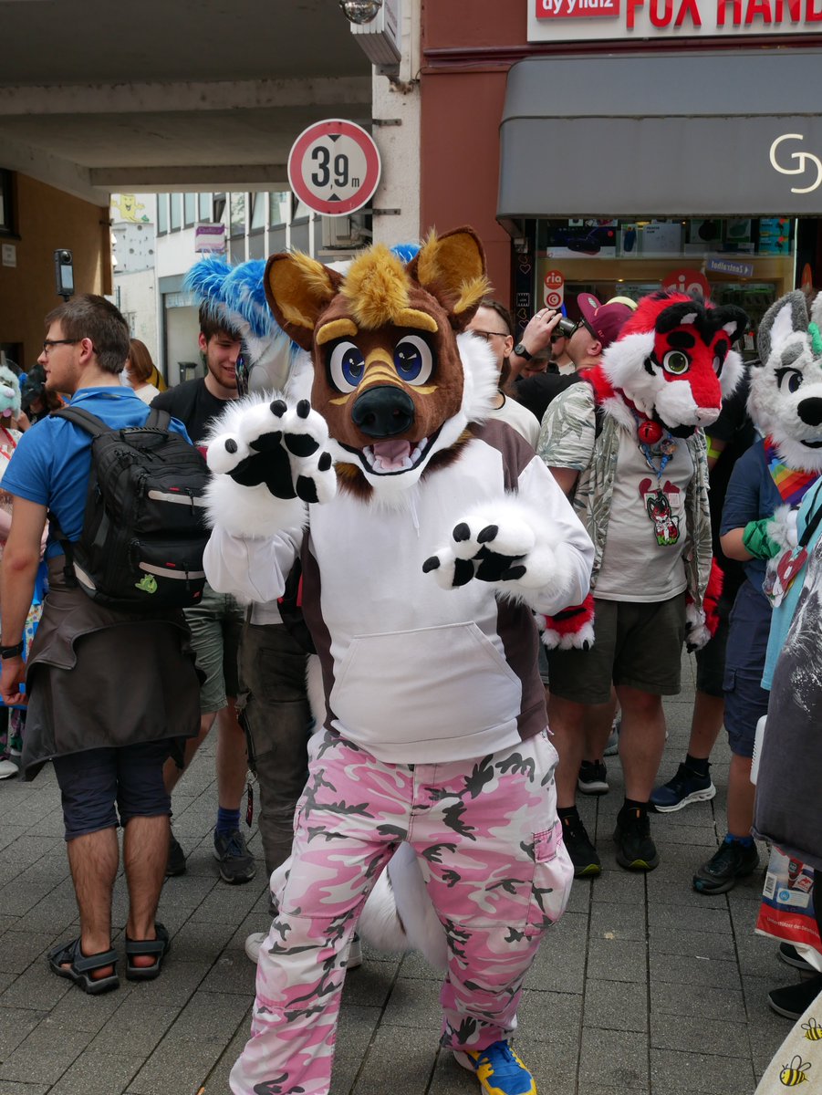 AndyMan! / Jiroooooo 📯 (@coolbigandy) on Twitter photo Had today my first Suitwalk with my new Partial Fursuit made by my friend Paro
it was very comfy to wear, felt abit strange not having my sony camera in my hand but had alot of fun
It was a very hot day with around 34°C but thanks to the
<a href="/EZcooldown/">EZcooldown</a> vest i kept a cool head Had today my first Suitwalk with my new Partial Fursuit made by my friend Paro
it was very comfy to wear, felt abit strange not having my sony camera in my hand but had alot of fun
It was a very hot day with around 34°C but thanks to the
<a href="/EZcooldown/">EZcooldown</a> vest i kept a cool head