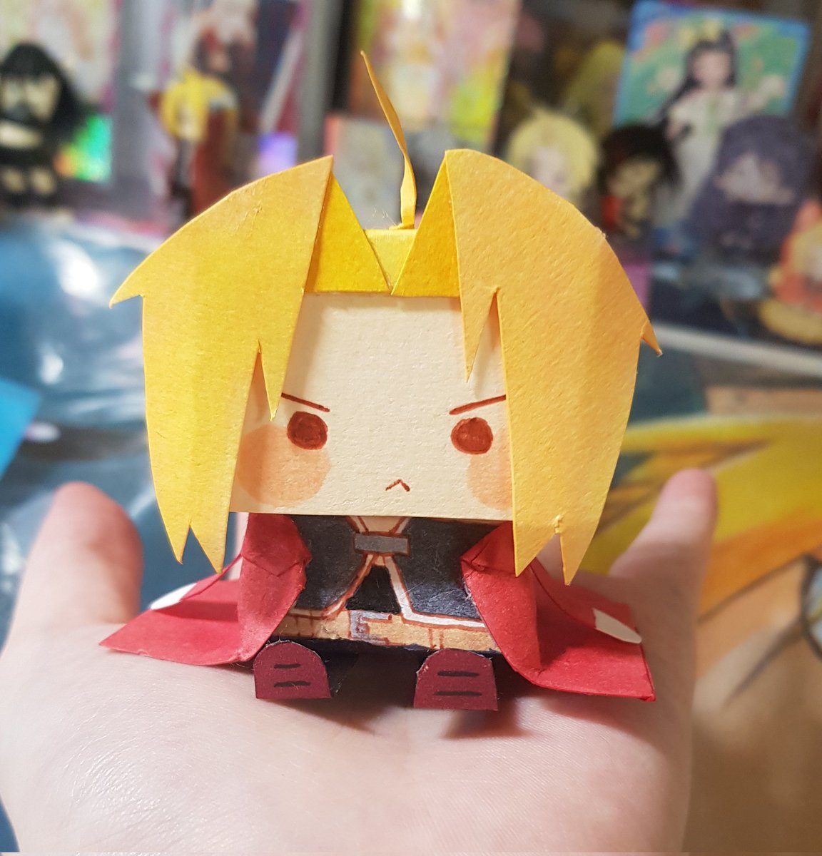 종이로 에드만들었음