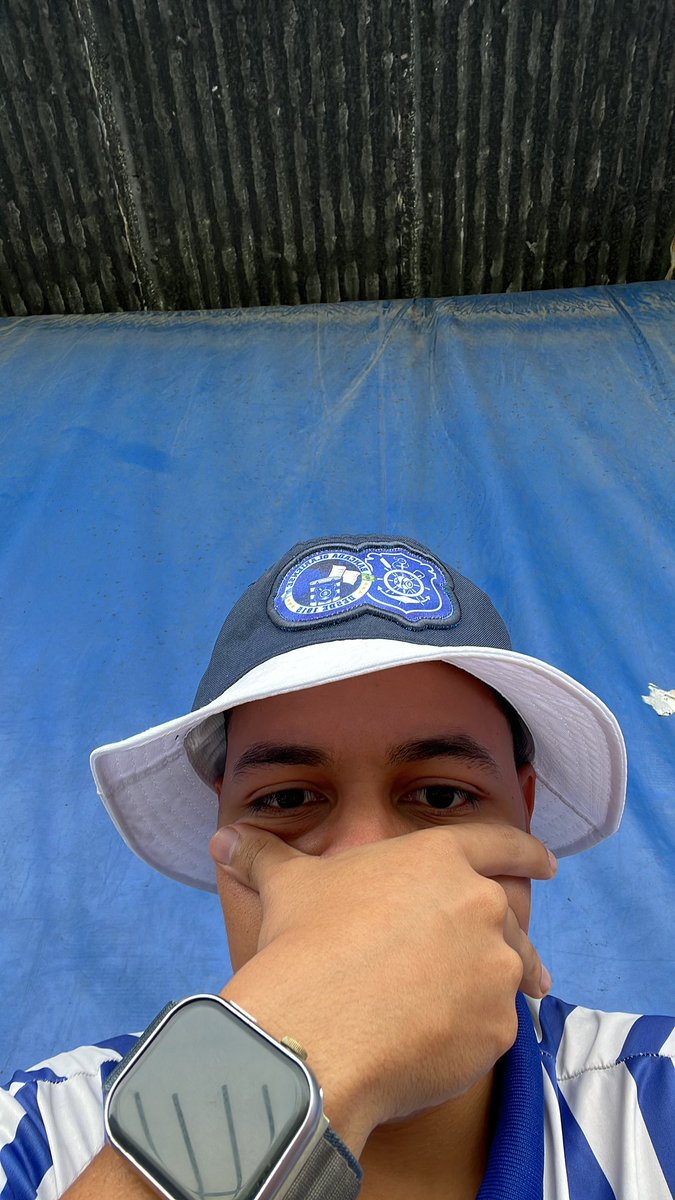Oq eu estou fazendo com a minha vida meu Deus. Que time horrível