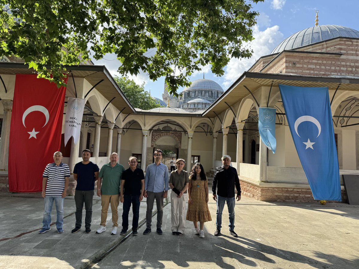 Bugün vakfımızda, İstanbul Üniversitesi-Cerrahpaşa’dan Dr. Kifayet Özkul ve Doç. Dr. Ahmet Karaman hocalarımızı ağırladık.

Doğu Türkistan davasının kültürel boyutunu ele aldığımız verimli bir istişare gerçekleştirdik. Birçok proje üzerine fikir alışverişinde bulunduk.

Kıymetli