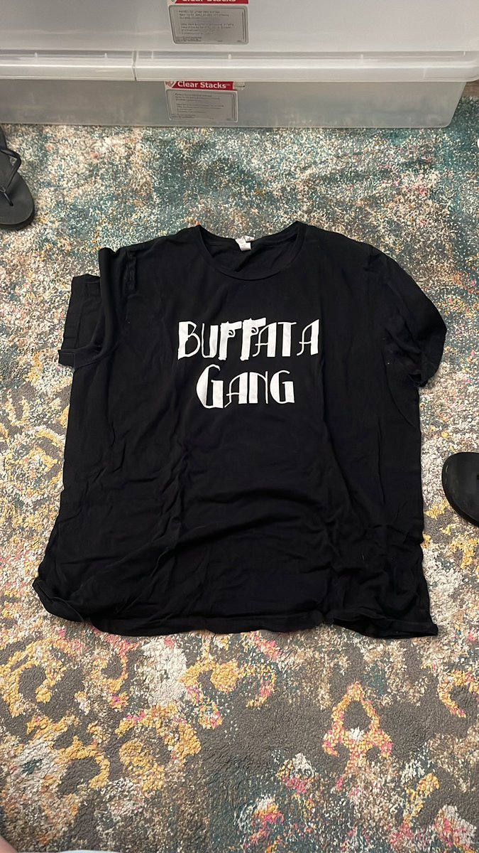 MrDelicious13's tweet photo. Going thru some T-shirts. Got some old ones on the chopping block. #RIPIP https://t.co/w2UvtxjFBo