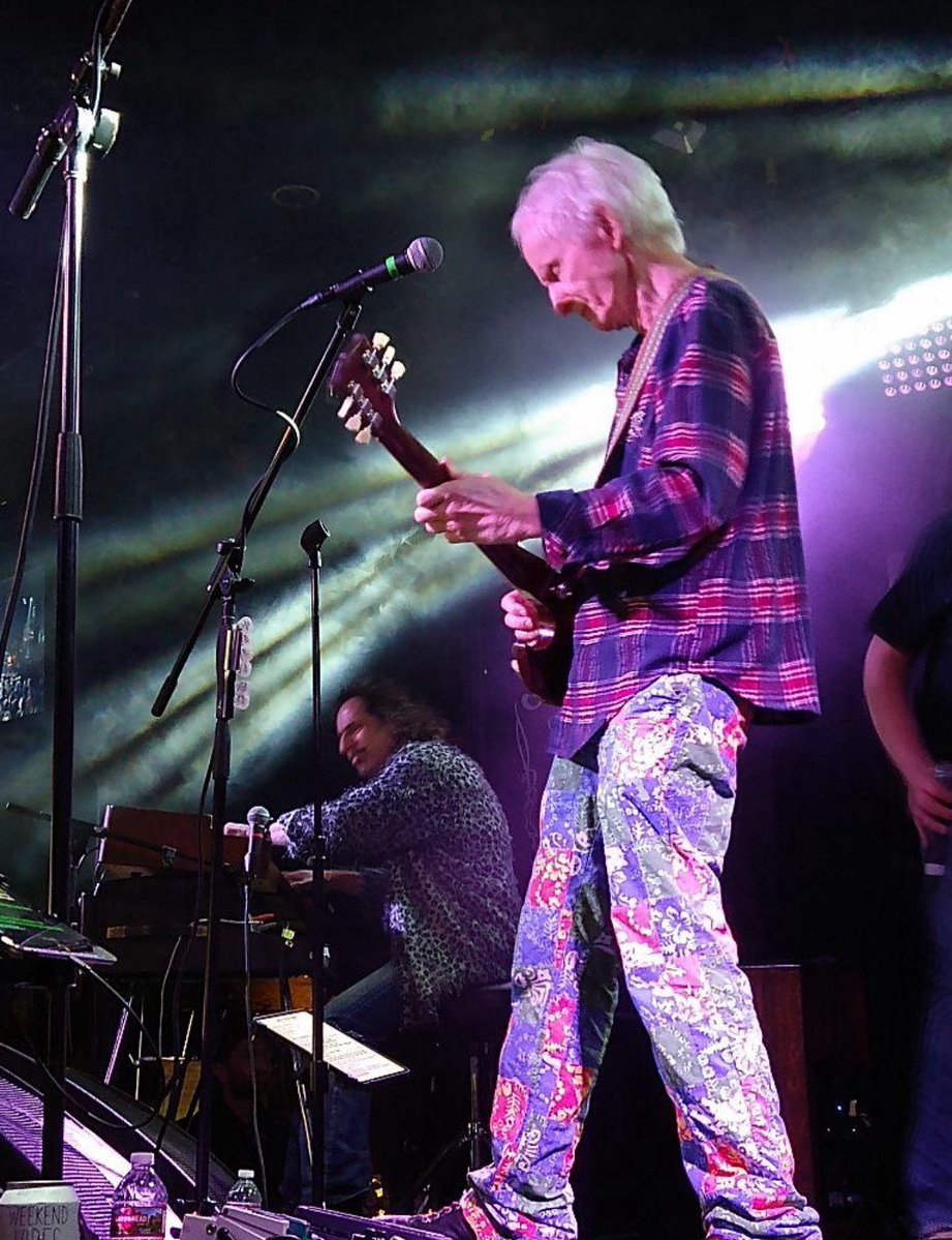 🎸 The strings explain it better than I ever could. 

#ontheroadagain #livemusic #stillgotit #grateful #guitarlife #robbykrieger #fromthestage #rocknroll