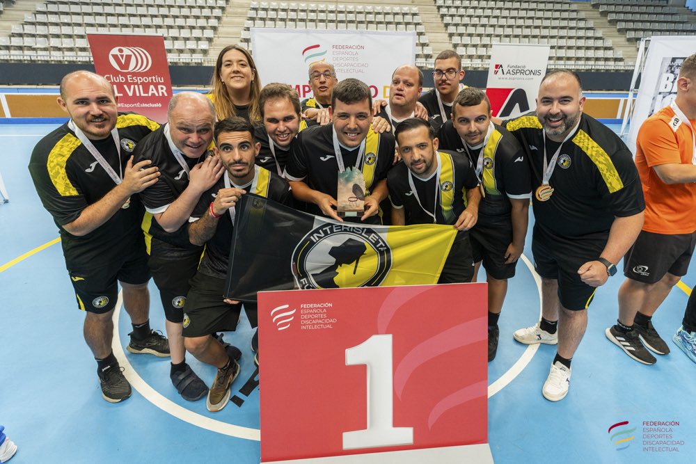 interisletagc's tweet photo. ¡Campeones de España! 🏆
Nuestro equipo inclusivo se proclamó en mayo campeón de España en la categoría de Habilidades 🏀 en Girona.
Un logro que demuestra que con esfuerzo y pasión no hay límites. 💪💛
#Inclusión #Baloncesto #CampeonesDeEspaña @FEDDI_DI https://t.co/xVlWI3rRdI
