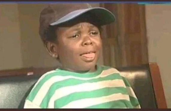 Blood donor just faint for my front now now. Doctor talk say she need blood.