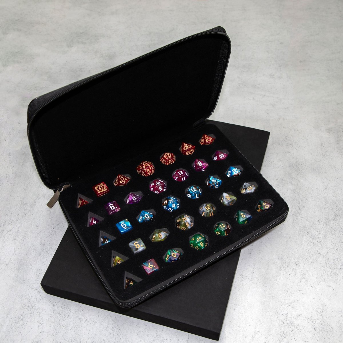 Our popular Dice Folders are BACK IN STOCK! Keep five of your most cherished dice sets safe and stored in style!

👉 Get yours while they last: dicedragons.co.uk/products/dice-… 

#dungeonsanddragons #dicestorage #diceholder #dicebag #dicewallet #ttrpg #diceshop #dicegoblin #dicedragon