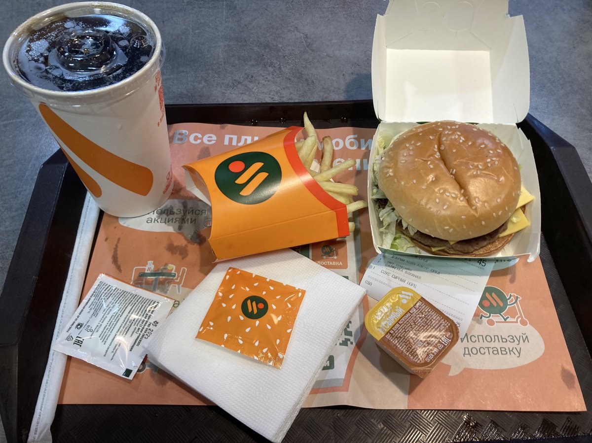 Из научного интереса посетил одно там заведение.

Бургер слегка тёплый, как сердце моей бывшей