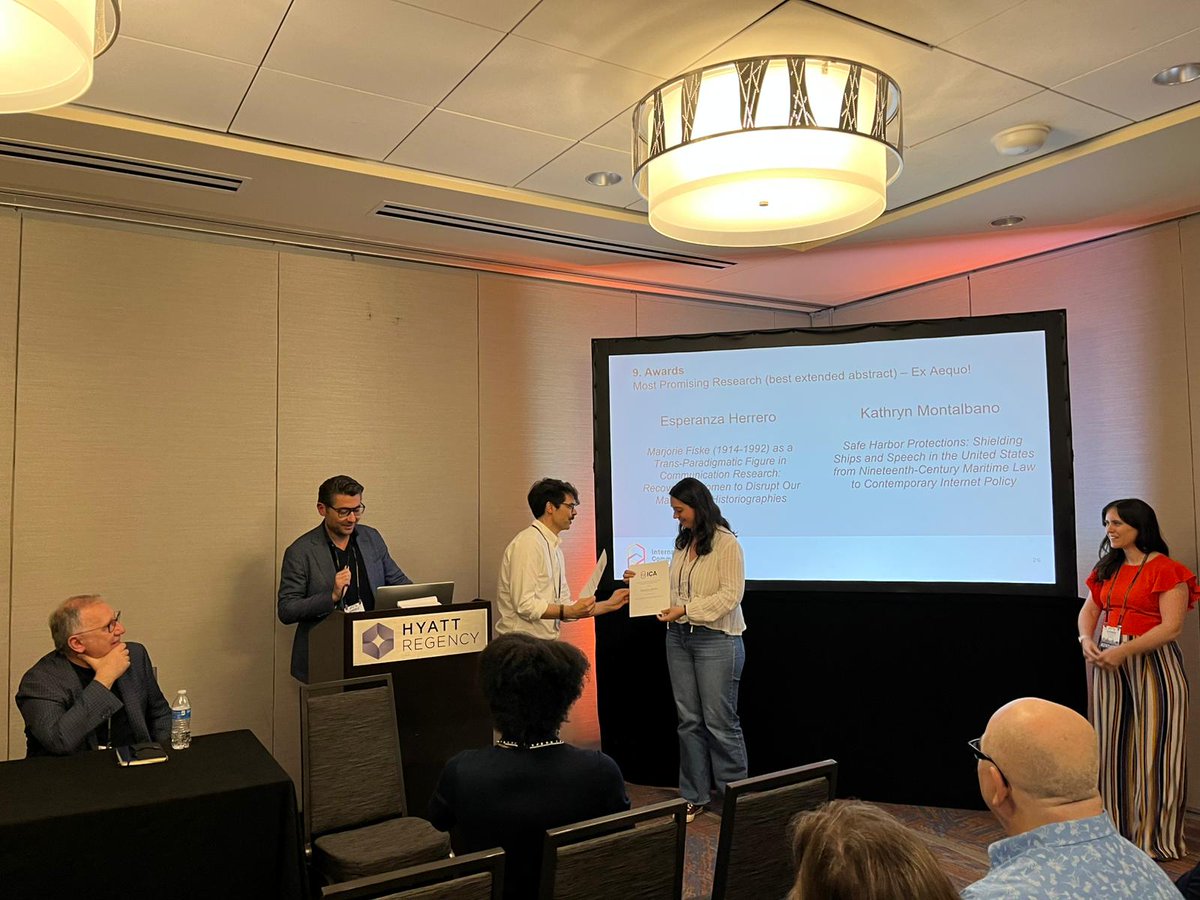 FEMICOM (@ffemicom) on Twitter photo 💐 Ayer le dieron el Most Promising Research Award de la <a href="/ICA_History/">ICA History</a> a nuestra <a href="/ehandreu/">Esperanza Herrero</a> en la ICA Conference 2025 en Colorado. ¡Qué honor trabajar con ella! 💐 Ayer le dieron el Most Promising Research Award de la <a href="/ICA_History/">ICA History</a> a nuestra <a href="/ehandreu/">Esperanza Herrero</a> en la ICA Conference 2025 en Colorado. ¡Qué honor trabajar con ella!