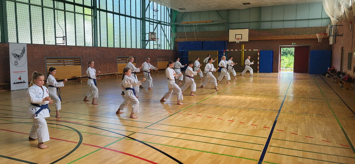 TCoohts's tweet photo. Nach dem Wettkampf ist vor dem Wettkampf! 🥋♥️👊 Kadertraining #Fudokan #karate #germany 

https://t.co/Aj8lgZ7XYT https://t.co/9BXi060u9g