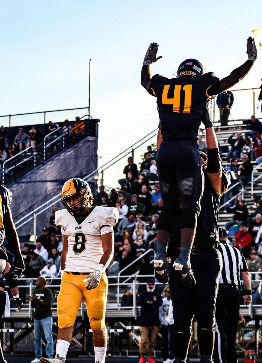 Coaches here is everything up to date 
📲(419-297-5942)
POS - Runningback
Height - 6’0
Weight - 210
40- 4.5
450 rushed 10 TD 
 5 d1 offers 

hudl.com/v/2RctDL