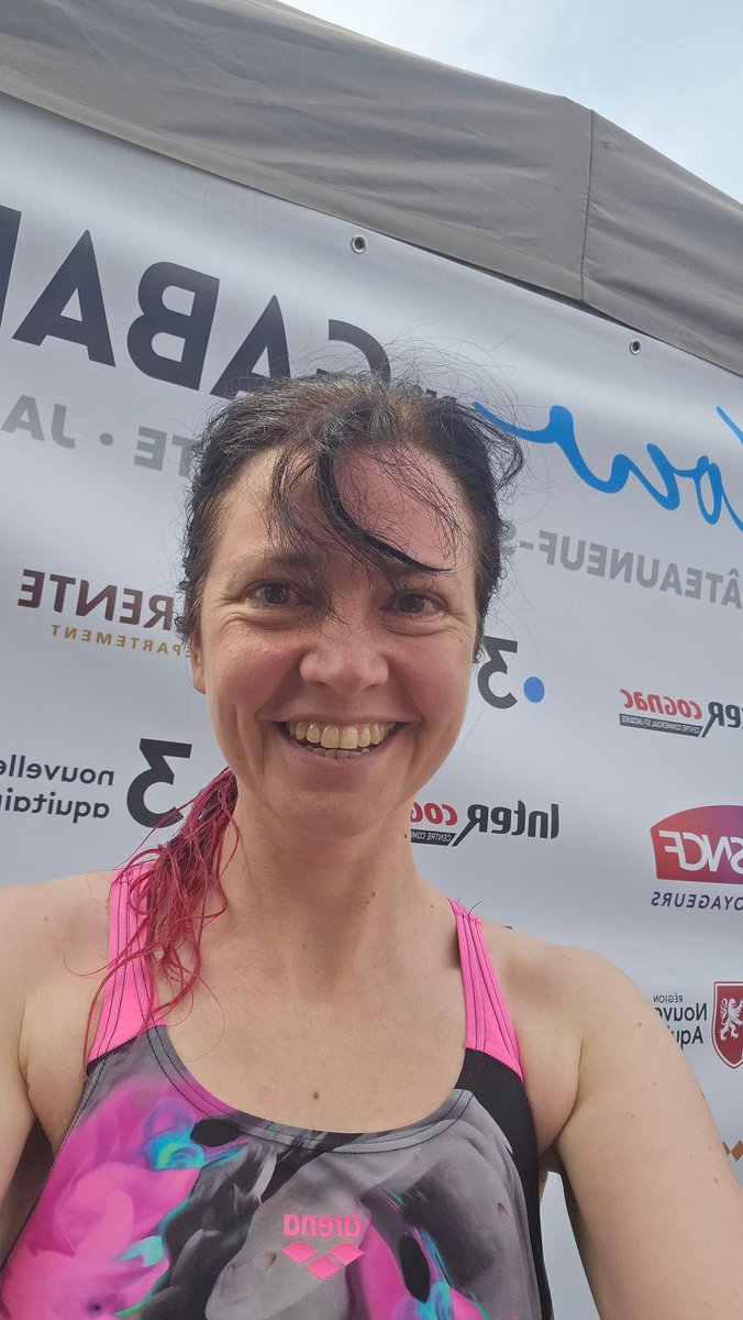 EloScicomm's tweet image. Après 2 ans sans nager plus de 100m (à cause d'un problème d'épaule) je me suis lancé un challenge:
3km dans la Charente dont 1.5k à contre courant.
Quelques crampes,un coup de chaud plus tard : J'AI TERMINÉ 🎖✨️💪💦
Très lentement mais le but était de finir. Fierté totale!!