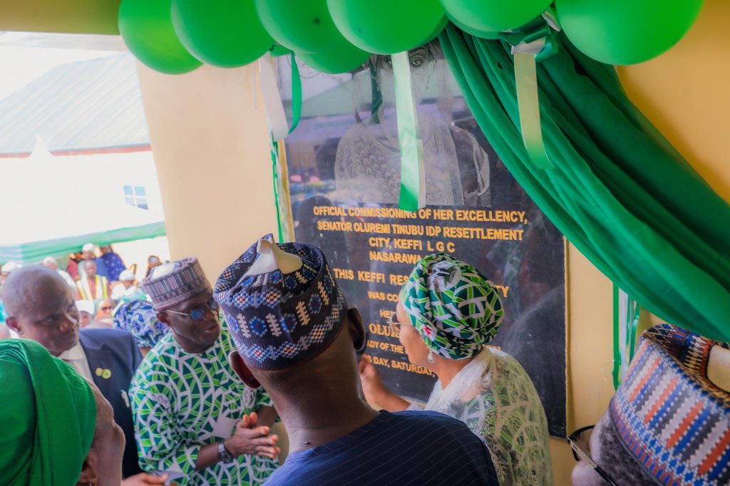 With grace and deep appreciation, the Hon. Federal Commissioner of NCFRMI welcomed H.E. Sen. Oluremi Tinubu to the commissioning of the Remi Tinubu City — a sanctuary of renewed hope for forcefully displaced persons.