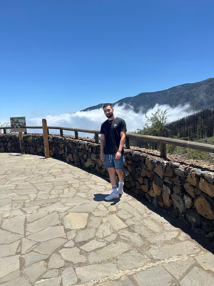 Un poco de postureo subiendo al Teide, gracias al fotógrafo <a href="/joseov22/">Jose</a>
