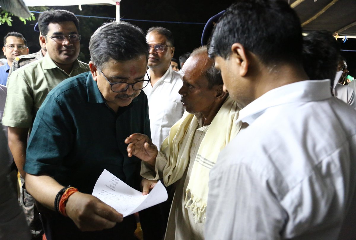 AjayNathJha_'s tweet image. लुगु बाबा के आँगन से ....

इस आंगन से अपनी स्याही के उत्कर्ष की कामना करता हूँ।

आज 14 जून 2025 की रात मैं लुगु बाबा के आंगन में हूँ। लगुबुरु संताल आदिवासी समुदाय का सबसे पवित्र सांस्कृतिक स्थल है। आज ललपनिया पंचायत के तिलैया गांव में रात्रि चौपाल किया। उससे पहले लुगुबाबा की…