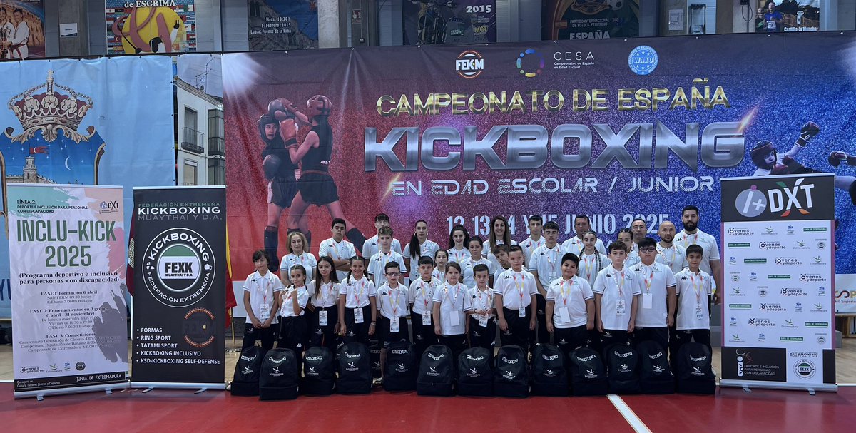 El equipo junior de la Federación Extremeña de Kickboxing, Muaythai y D.A en el Campeonato de España de Kickboxing en edad escolar (Guadalajara) <a href="/jovendeportEXT/">Jóvenes y Deportes Extremadura</a> <a href="/FJyD/">Fundación Jóvenes y Deporte 🅵🅹🆈🅳 💚🤍🖤</a> <a href="/Junta_Ex/">Junta de Extremadura</a>