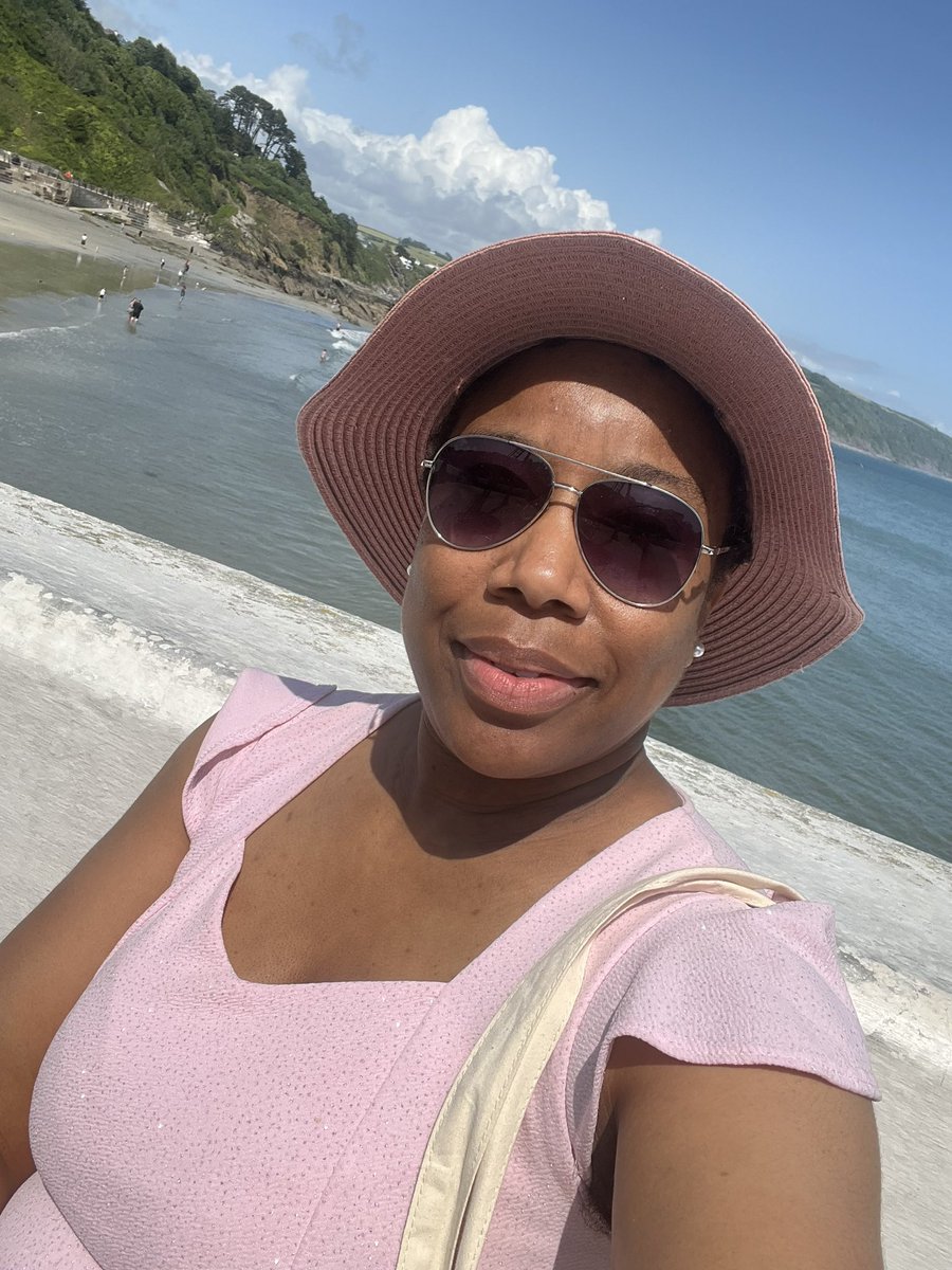 Sopranodoctor's tweet image. Looe Beach 🏖️… let’s go spend the day in sea 🌊, sun ☀️, sand… with me- Sylvia 
#looe #looecornwall #cornwall #beachday #beachvibes #dayout #selfcare #healingjourney #sopranodoctor
