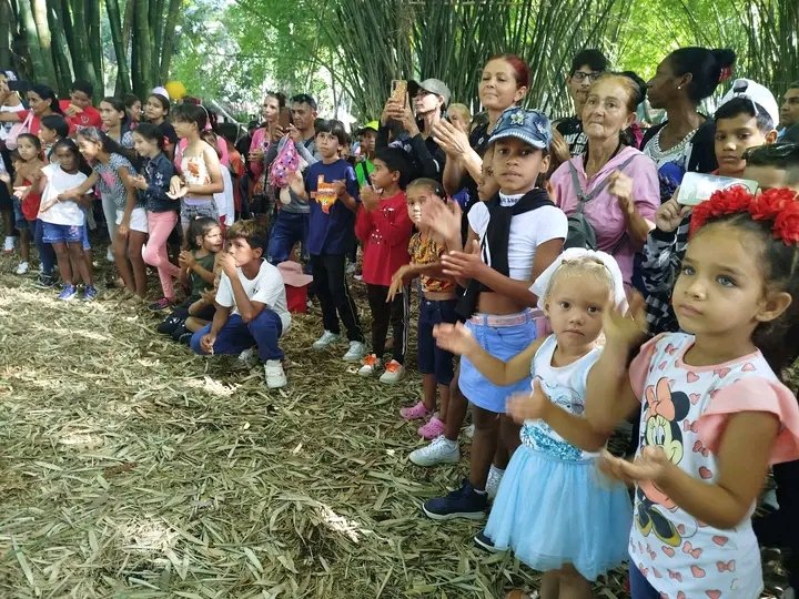 Yanet L. Santana Sánchez (@yanetlumey) on Twitter photo Hoy abre sus puertas remozado y acogedor, un  emblemático lugar de #LasTunas "El Cornito"con variadas ofertas para el disfrute de niños, jóvenes y adultos.#SiSePuede Hoy abre sus puertas remozado y acogedor, un  emblemático lugar de #LasTunas "El Cornito"con variadas ofertas para el disfrute de niños, jóvenes y adultos.#SiSePuede