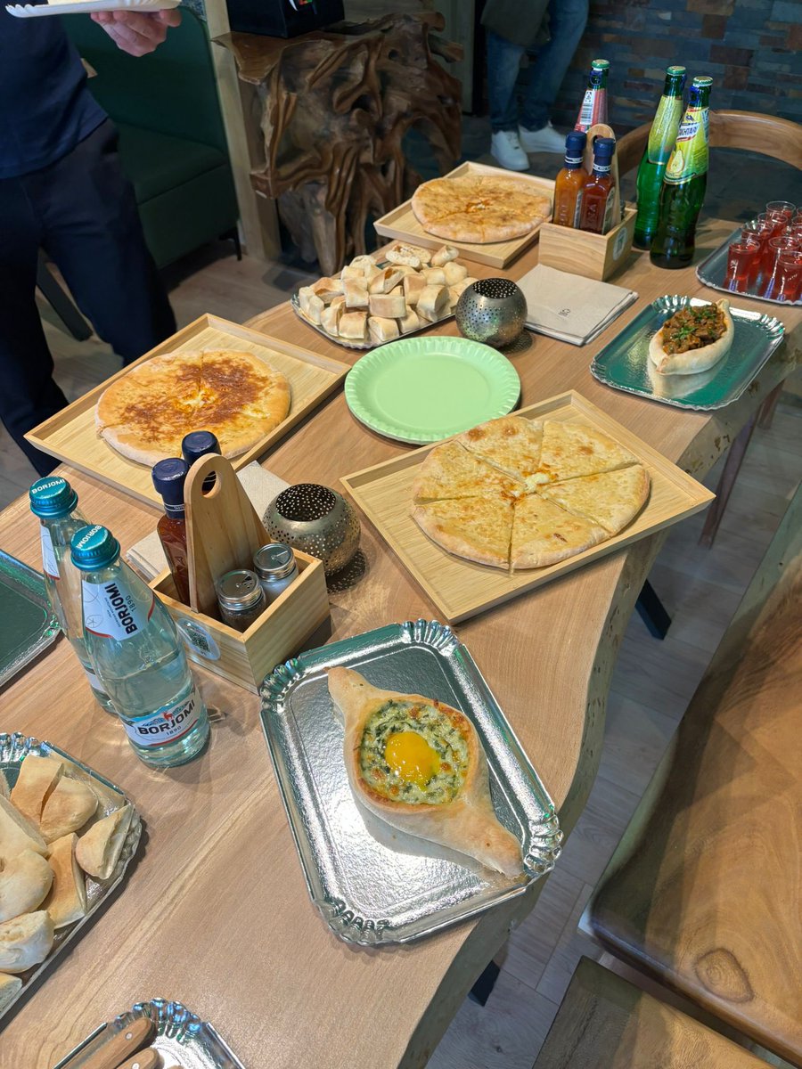 Inauguration d un nouveau restaurant caucasien rue Gambetta à WAzemmes le Duda’s avec <a href="/MargauxRouchet/">Margaux Rouchet</a> <a href="/ch_brun/">Charlotte Brun</a> On lui souhaite plein succès !