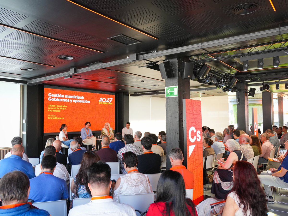 CPerezNievas's tweet image. Gracias a todos los compañeros que habéis participado en esta jornada municipalista. Sois el mejor ejemplo de servicio público y compromiso con la regeneración que España necesita.

Juntos, desde lo local, devolveremos la dignidad y la esperanza a nuestra política.

#2027enMarcha