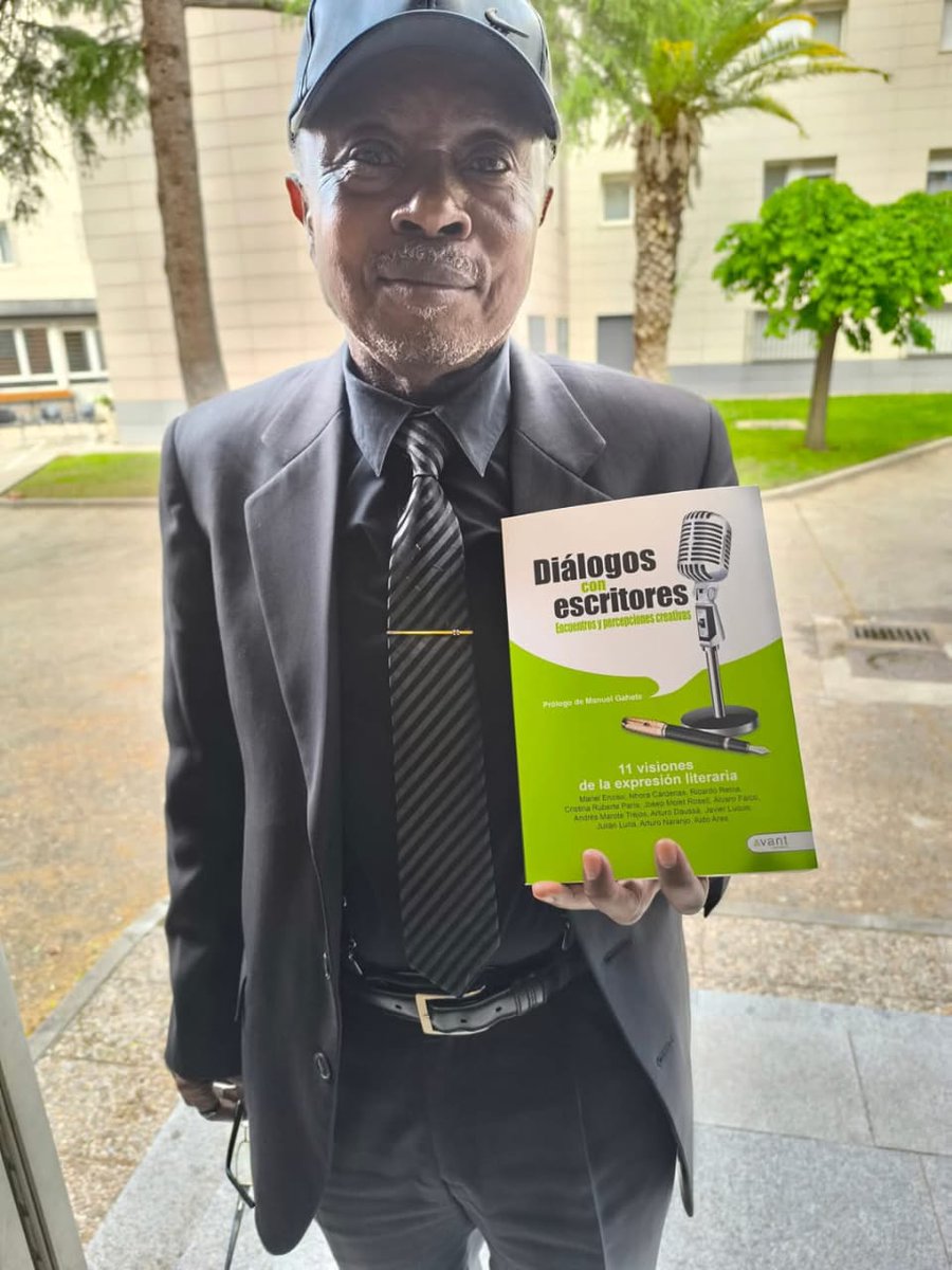 #dialogosconescritores en manos del escritor Justo Bolekia. 
Desde junio 2015 es Académico Correspondiente de la Real Academia Española. Doctor por la Universidad de Salamanca y Premio Extraordinario de Doctorado de esta misma universidad. <a href="/Avanteditorial/">Editorial Avant</a>