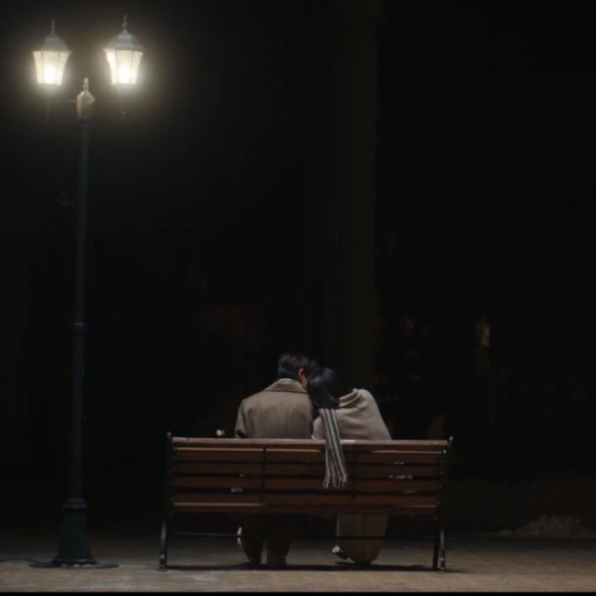 ben her zaman senin yanında olurum.
çünkü olunabilecek daha güzel yer yok..