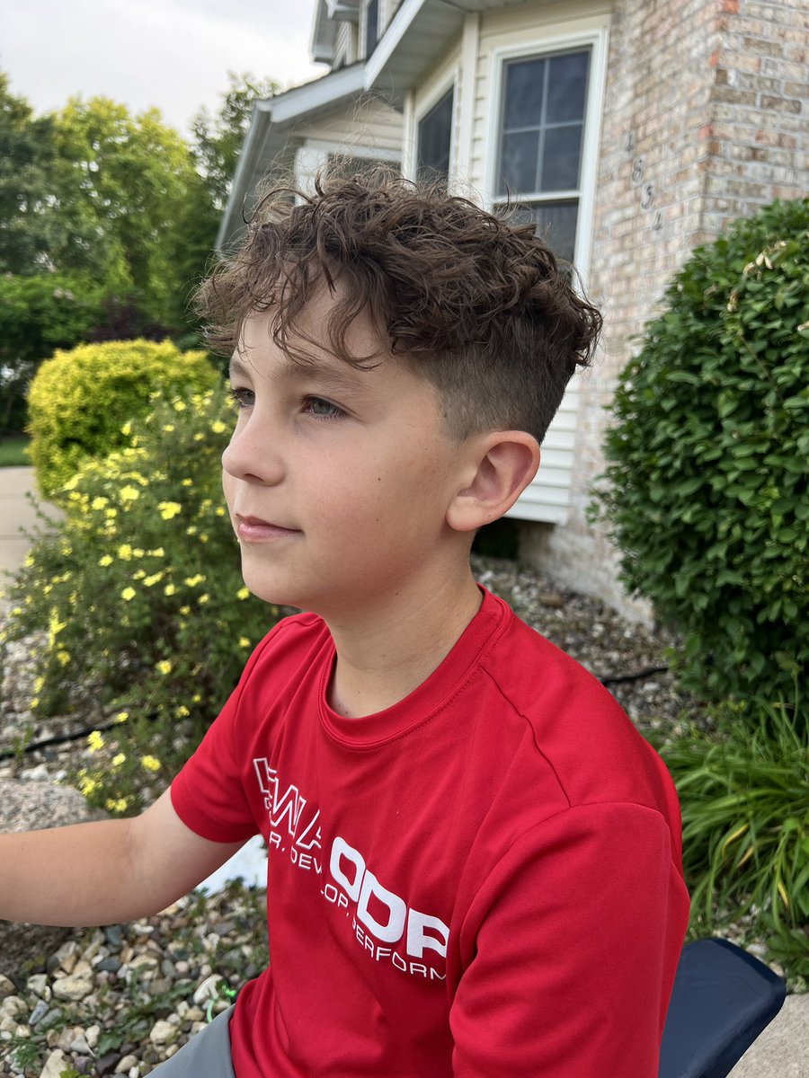 evanjhurst1's tweet photo. That new soccer perm hits different. https://t.co/KA2LmtC0bq