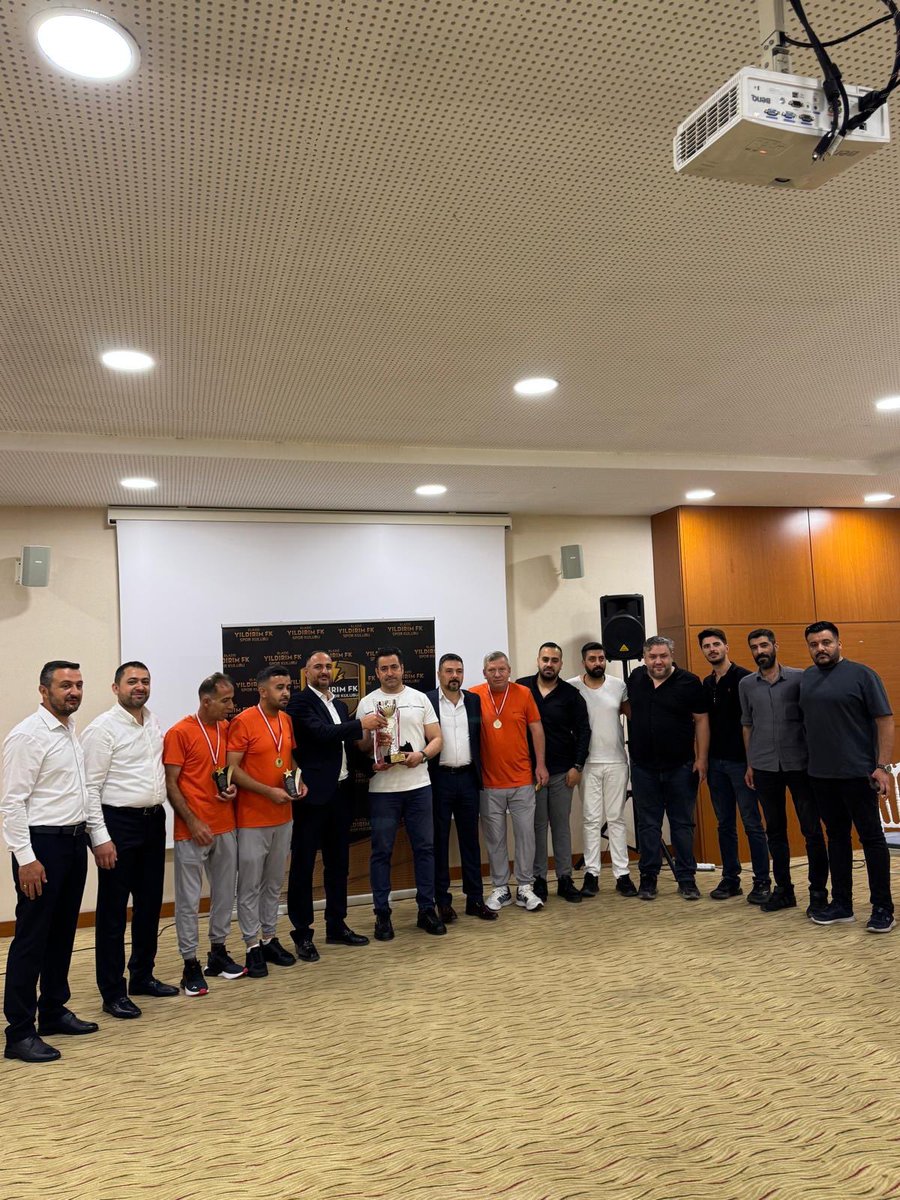 Bugün kulübümüzü misafir  eden 
Park Dedeman Otel ve Keban Ticaret yönetim kurulu Başkanı sayın 
Ahmet Ballıca Beyefendiye gençlerimize destekleri adına kendilerine teşekkür ediyoruz.

<a href="/ahmetbllc/">Ahmet Ballıca</a>