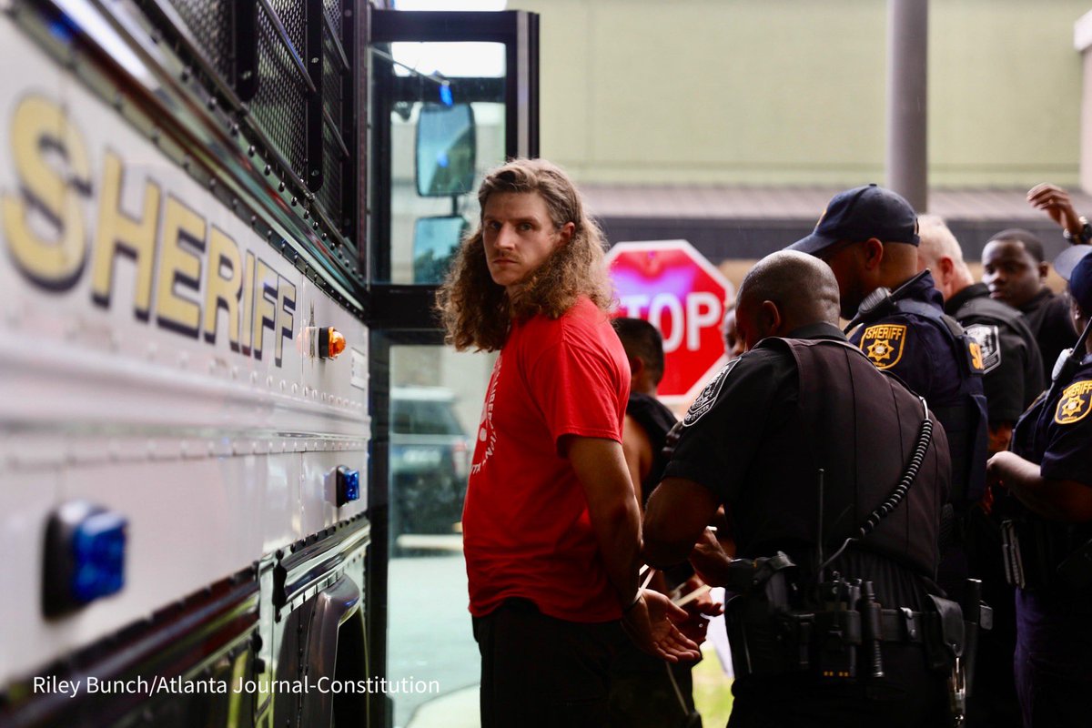 ribunchreports's tweet image. PHOTOS: Protesters clash with police in DeKalb County as a large group attempted to march down Chamblee Tucker Rd. @ajc #atlpol #ICEprotests #NoKingsDay