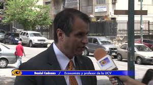 El economista Daniel Cadenas es un distinguido profesor de la Escuela de Economía de la UCV, plenamente dedicado a sus estudiantes y al área académica. Un profesional ejemplar y un ciudadano a carta cabal.
Tuve la oportunidad de ser su estudiante en sus primeros años como