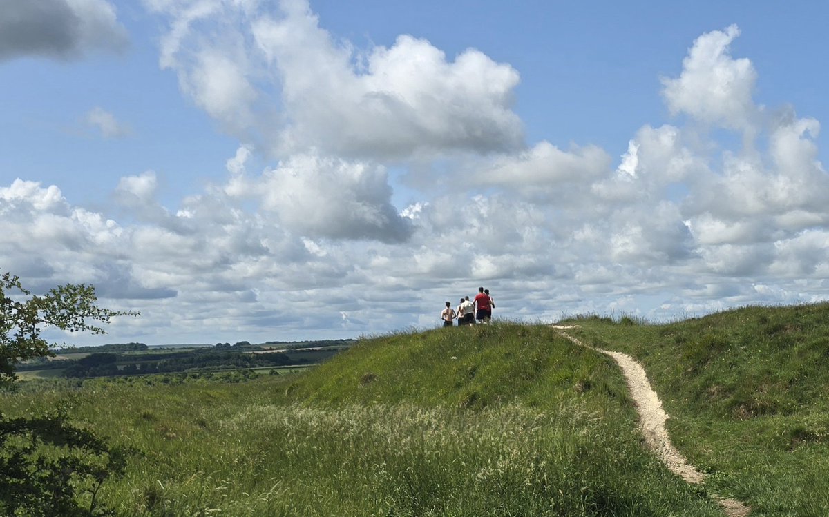 Ridgewayrovers1's tweet image. 1st week of preseason training done for the Saturday team.
Bleep test on Wednesday night, allowing an idea of where fitness is.
Followed up with a Saturday morning 45 min run at Barbury Castle, up and down the rugged terrain with amazing scenery. 

Brilliant effort so far.
