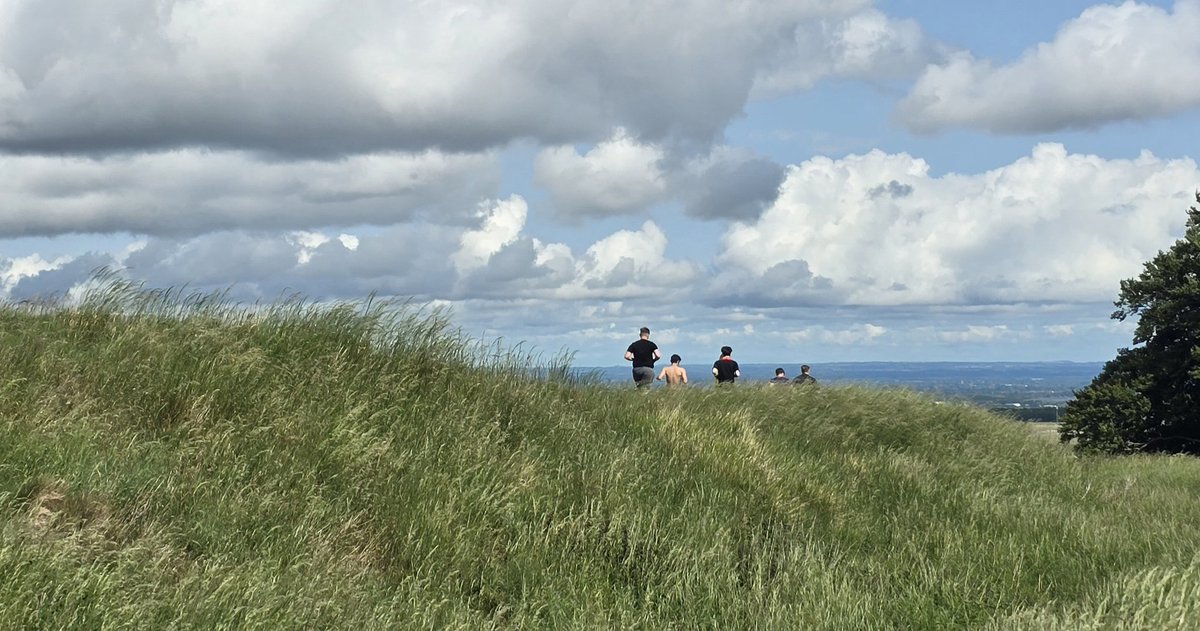 Ridgewayrovers1's tweet image. 1st week of preseason training done for the Saturday team.
Bleep test on Wednesday night, allowing an idea of where fitness is.
Followed up with a Saturday morning 45 min run at Barbury Castle, up and down the rugged terrain with amazing scenery. 

Brilliant effort so far.