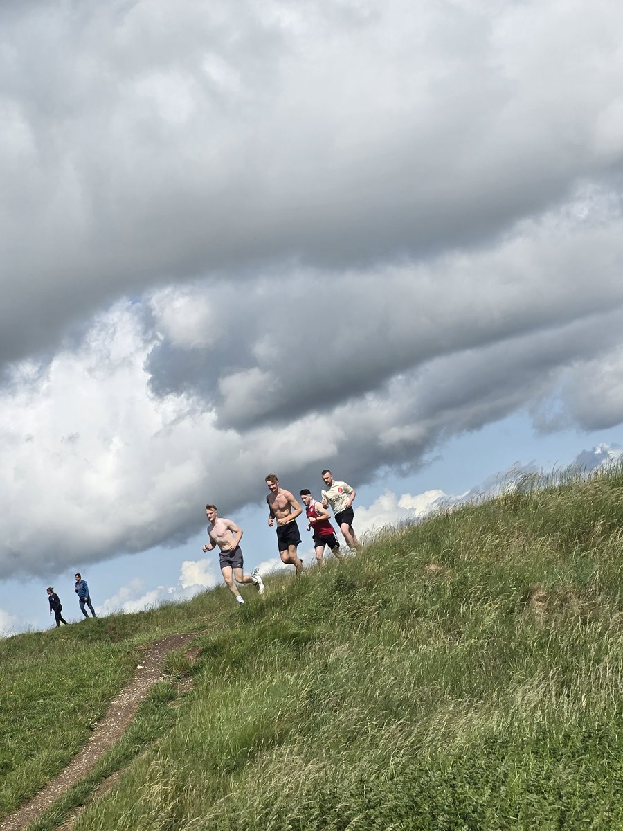 Ridgewayrovers1's tweet image. 1st week of preseason training done for the Saturday team.
Bleep test on Wednesday night, allowing an idea of where fitness is.
Followed up with a Saturday morning 45 min run at Barbury Castle, up and down the rugged terrain with amazing scenery. 

Brilliant effort so far.