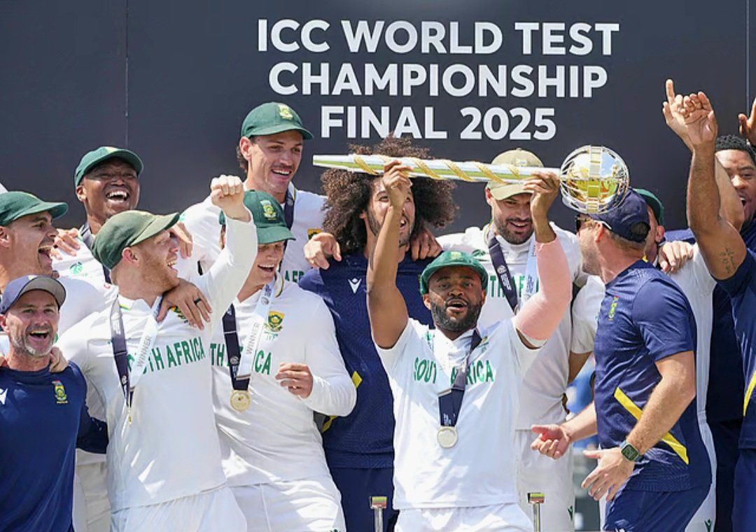 Richardvdm007's tweet photo. The 3 teams I support:
Tottenham Hotspurs - current Europa League champions 🏆 
SA springboks - current rugby world champions 🏆 
... and now the South African Proteas are the World Test cricket champions 🏆 
Boom boom boom 💥 💥💥 https://t.co/ighe5wEQut