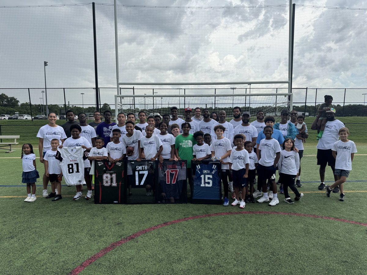CoachSAnderson_'s tweet image. What a great time at the Vyncint Smith youth camp. The kids put in a lot of hard work while having fun. Great way to start the Father’s Day weekend.