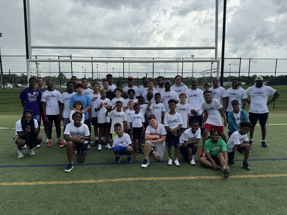 CoachSAnderson_'s tweet image. What a great time at the Vyncint Smith youth camp. The kids put in a lot of hard work while having fun. Great way to start the Father’s Day weekend.
