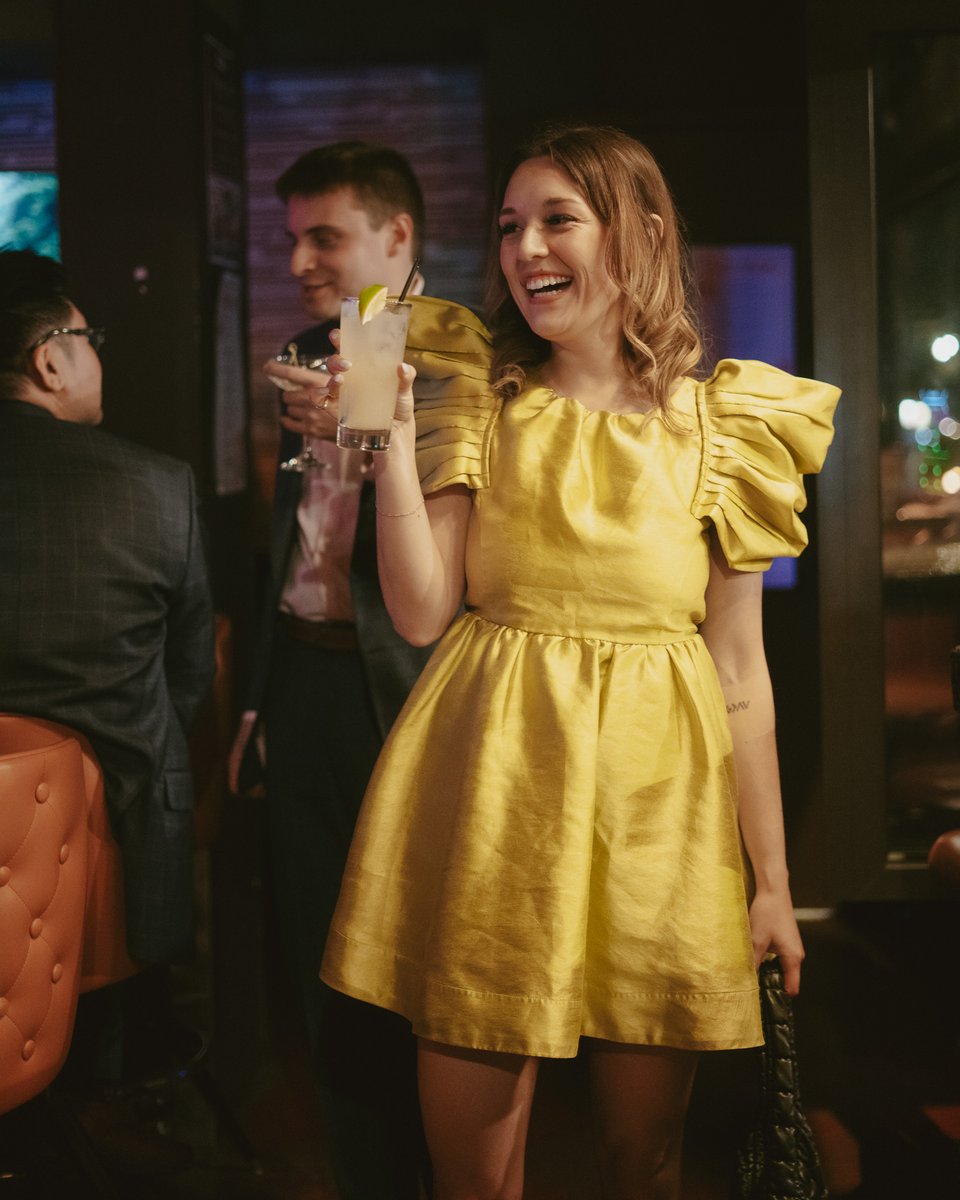 When your outfit and your cocktail match, it's going to be a great night 🍹 🌆 🌼 🐝 😄