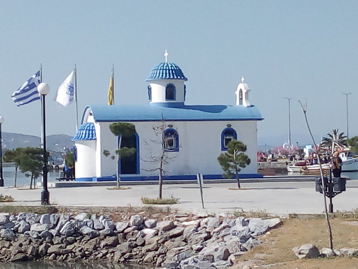 Μη απέχου από Εκκλησίας, ουδέν Εκκλησίας ισχυρότερον, της πέτρας ισχυροτέρα εστί, της γης πλατυτέρα εστίν, ουδέποτε γηρά, αλλά πάντα ακμάζει.
Αγ. Ιωάννης Χρυσόστομος