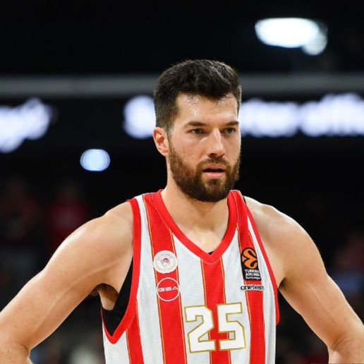 rumoresBasket's tweet photo. 🗨️ Nos dicen, nos cuentan...

🔥 El Real Madrid habría subido la oferta al Olympiacos para liberar a Alec Peters. Se habla de una cifra entorno a los 500.000€.

ℹ️ @bnacho1774 https://t.co/UbiZdJ09GD