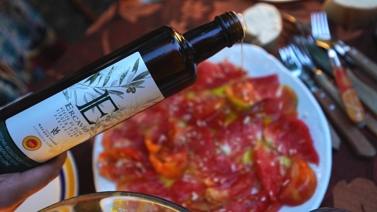 𝐄𝐫𝐜𝐚𝐯𝐢𝐨 𝐀𝐎𝐕𝐄 𝐞𝐜𝐨𝐥𝐨́𝐠𝐢𝐜𝐨 está elaborado con aceitunas Cornicabra (autóctonas de la zona de Toledo). 🫒🌳🍝😋 ¡Perfecto para tus recetas frescas del verano!

bodegasmasquevinos.com/producto/ercav…