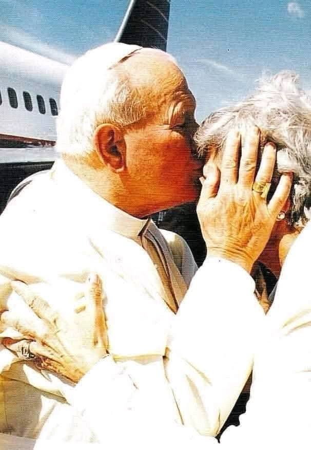 JuanLHolmannCh's tweet image. San Juan Pablo II sabía muy bien que Doña Violeta significaba paz para Nicaragua.