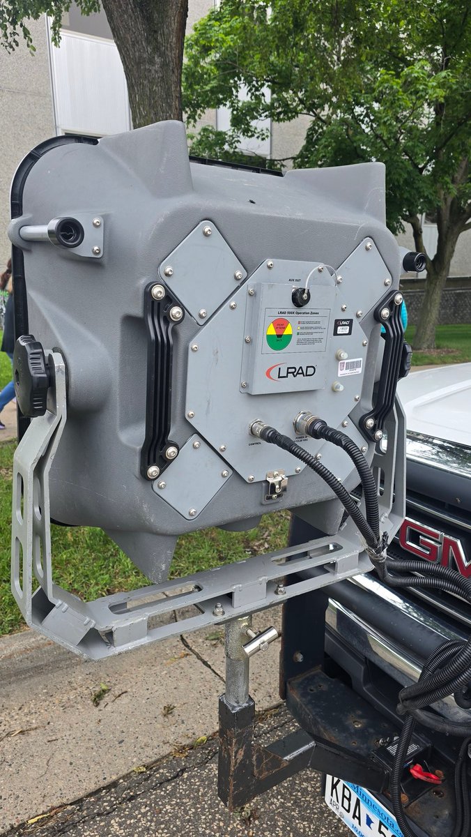 Look at this sneaky LRAD mounted on an unmarked police truck at St. Paul, MN protest. I've never seen one.

LRAD is a sound energy weapon developed for military. Sends sound in directional focus at extreme harmful, painful volumes &amp; can not be blocked.

If you see this, you run.