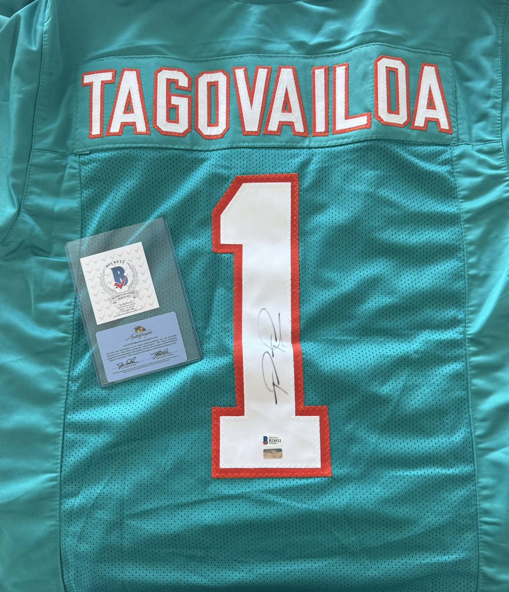 Betrjojo's tweet photo. Hello Dolphins twitter 🐬, 

I’m running the NYC Marathon and raising money for mental health and mental illness with @NAMICommunicate 

With that being said I’m gonna be giving away this signed Tua jersey (if anyone even wants it) to ONE person who donates as little as $1 to my page 😤

This is something that means a lot to me and I’m excited to hopefully hit my goal of $3,500 ❤️ #finsup 

https://t.co/0xkG5gW5GE