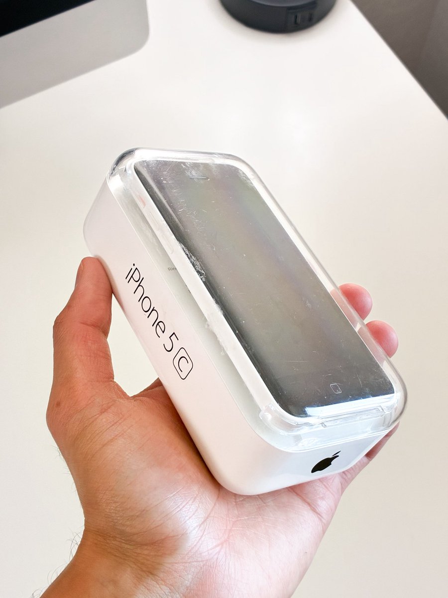 itsiclassic's tweet image. The only iPhone to come in a plastic box