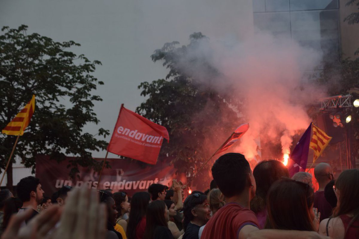 Endavant_OSAN's tweet photo. 💥 A les que encara dubteu, però sabeu que voleu lluitar. Endavant és la vostra organització.  #UnPasEndavant 

I si no és a Endavant, militeu. Perquè només així vencerem! https://t.co/yyfyS15ZLi