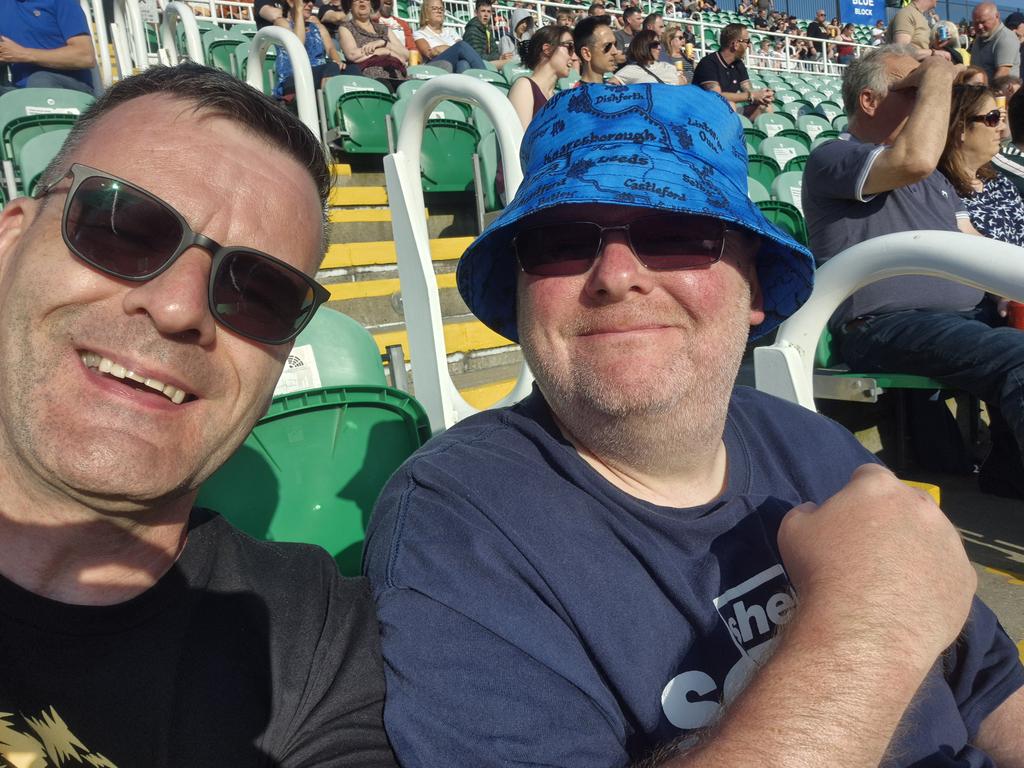 angryanderson06's tweet photo. Here to see the Might @shedseven  with @1fattwat, supported by the brilliant @castofficial and @Jakebugg, too night so far 👏👏 https://t.co/aqU6MoV0Sc