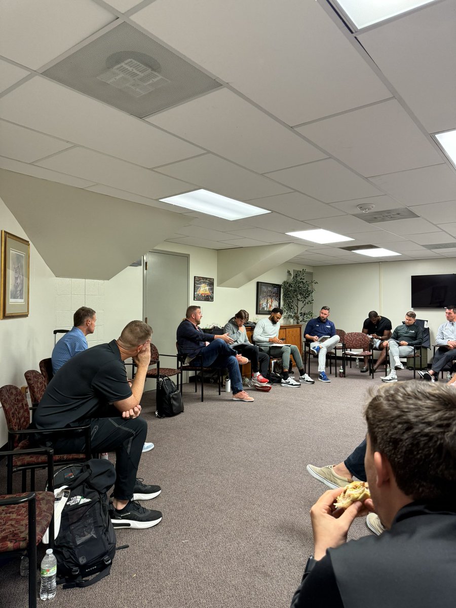 Jay Bilas Skills Camp (@jaybilascamp) on Twitter photo Huge thanks to CLP Alum and Queens Head Coach <a href="/QUCoachGrant/">Grant Leonard</a> for coming to speak to our current CLP group!
"You can never share your journey and your vision enough."
#JBSC25 🔵⚫️🏀 Huge thanks to CLP Alum and Queens Head Coach <a href="/QUCoachGrant/">Grant Leonard</a> for coming to speak to our current CLP group!
"You can never share your journey and your vision enough."
#JBSC25 🔵⚫️🏀