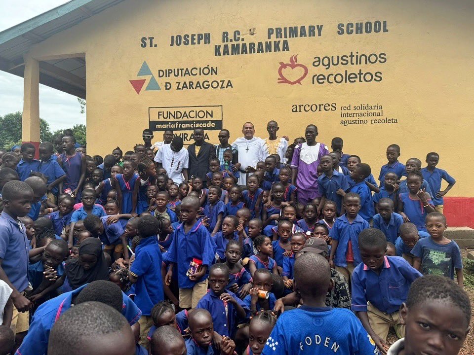 EDUCAR (@educar_net) on Twitter photo ¡Una nueva escuela agustino recoleta! 🚸🇸🇱 Con alegría compartimos fotografías de la inauguración de la nueva escuela primaria de Kamaranka, en Sierra Leona.
Esta apertura es un signo de esperanza y compromiso con la educación, gracias a @arcores_network y <a href="/oarecoletos/">Agustinos Recoletos</a>. ¡Una nueva escuela agustino recoleta! 🚸🇸🇱 Con alegría compartimos fotografías de la inauguración de la nueva escuela primaria de Kamaranka, en Sierra Leona.
Esta apertura es un signo de esperanza y compromiso con la educación, gracias a @arcores_network y <a href="/oarecoletos/">Agustinos Recoletos</a>.