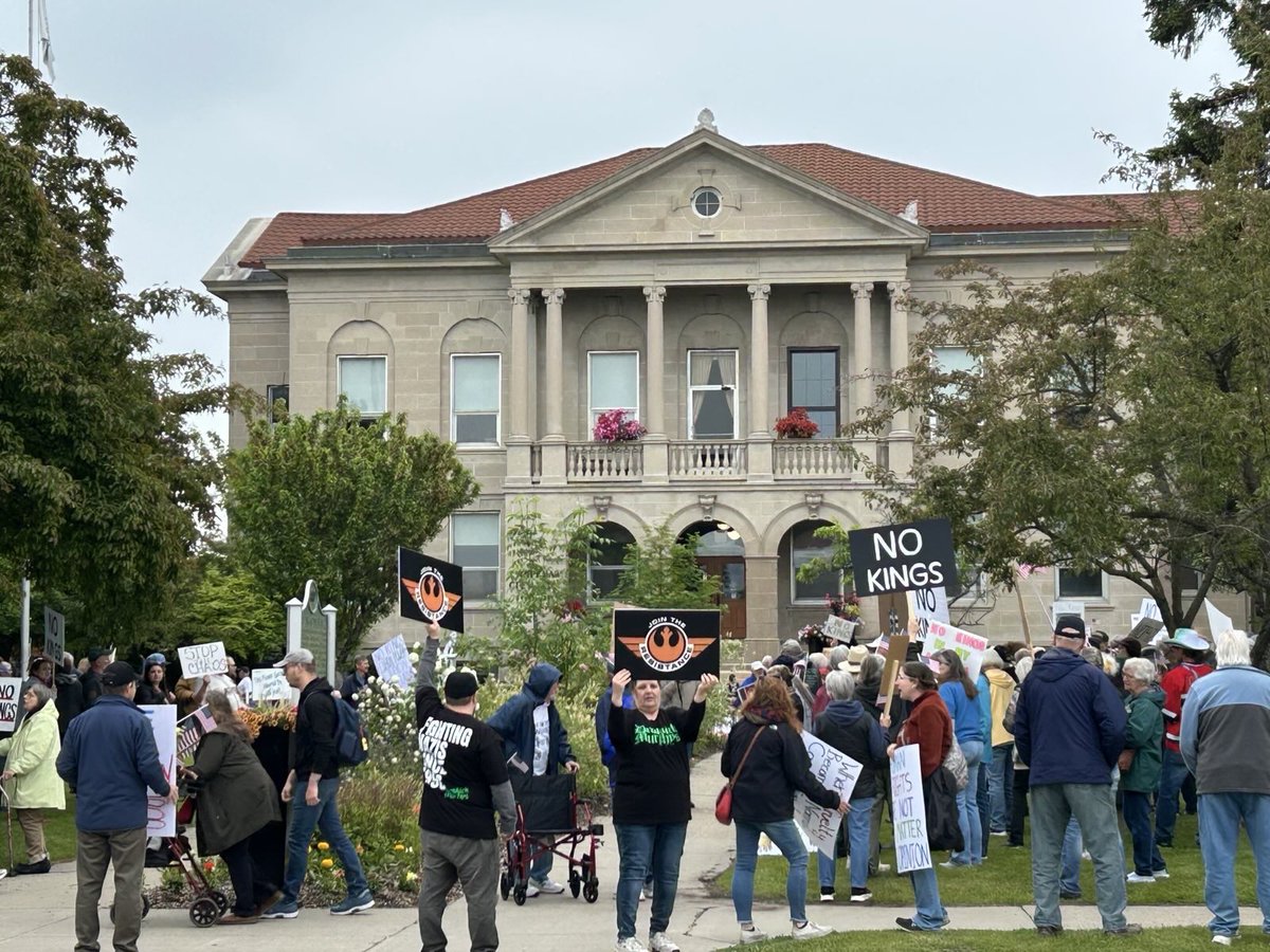 Alpena, Michigan says No Kings!
#NoKingsDay