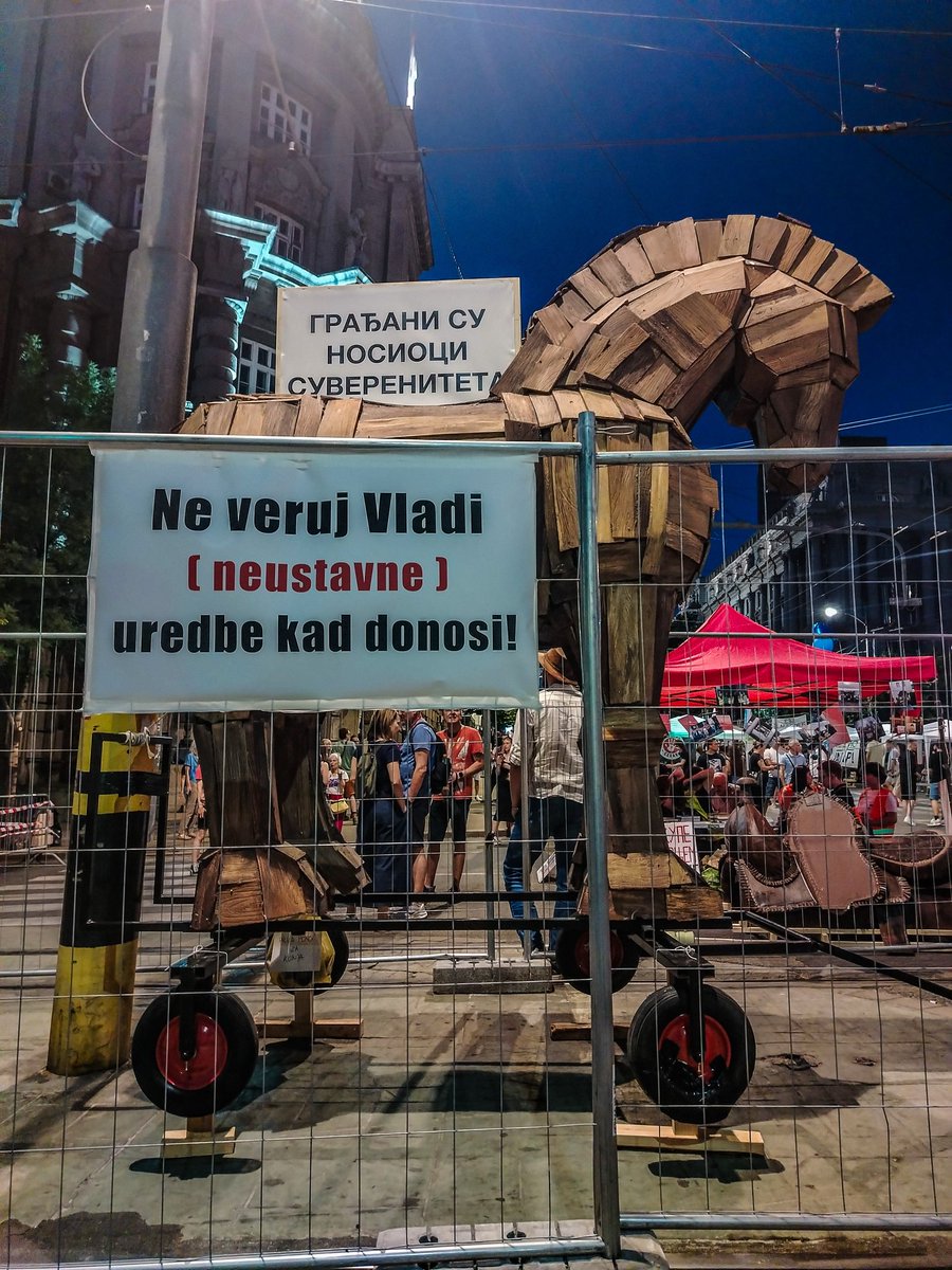 BanjacSmiljan's tweet photo. Oni su čarobni 😘❗💪 Pobunjeni univerzitet i @studentblokade UB ❤️⛽❤️⛽❤️⛽ https://t.co/NqUWnrN135