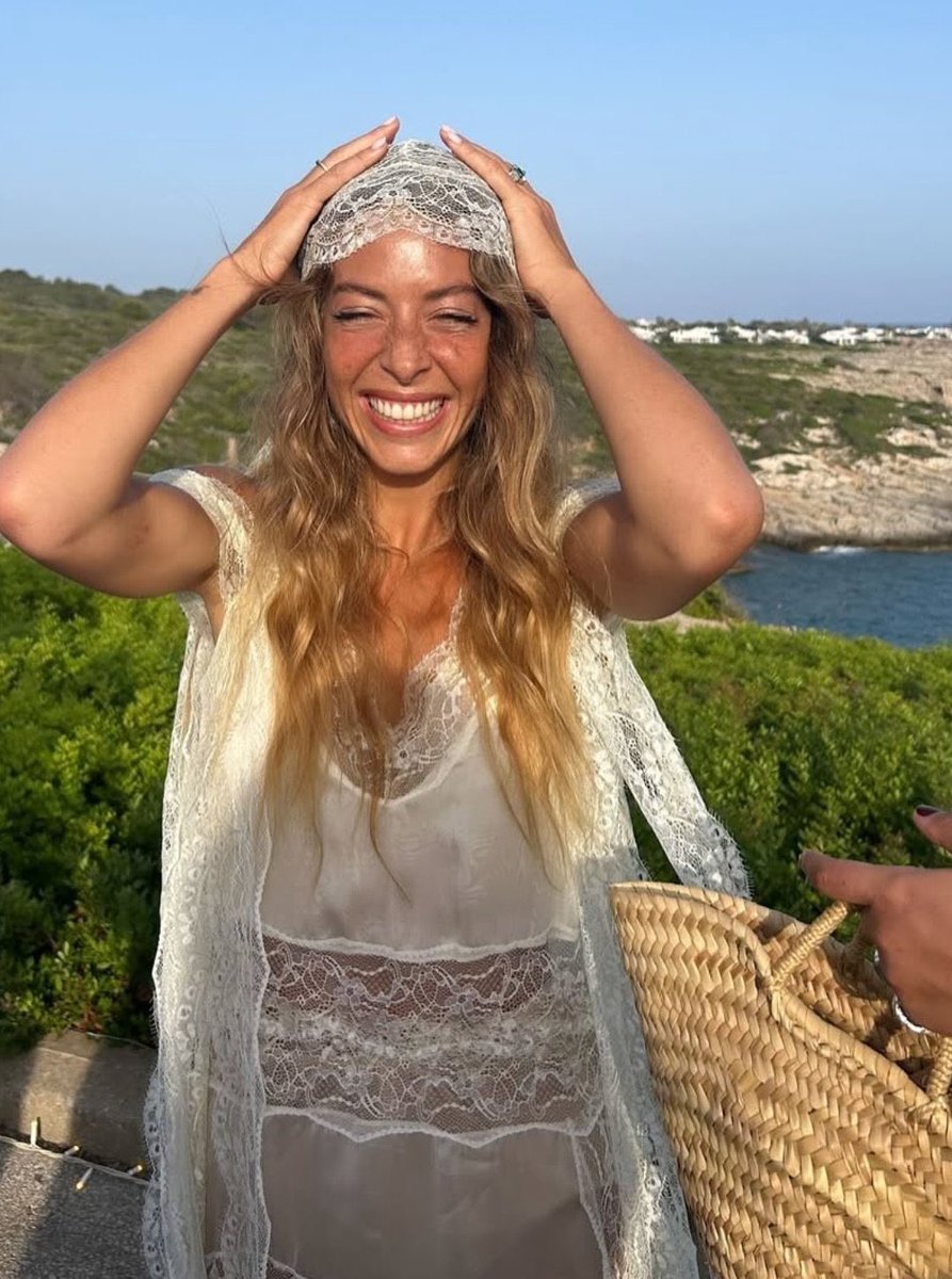iremezzzz's tweet photo. Hoy es tu día, más que feliz por ti Belu🥹💗🧚🏼‍♀️ https://t.co/JuXYz5HpCW